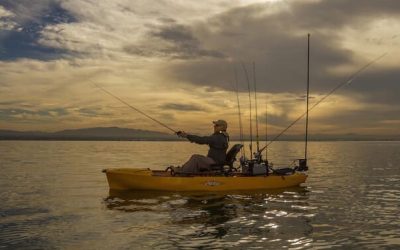 Precauciones de seguridad al pescar con cucharilla en una embarcación